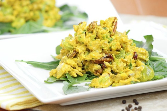 Curry chicken salad with grapes