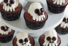 Creepy halloween skull cupcakes