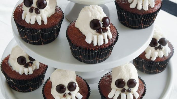 Creepy halloween skull cupcakes