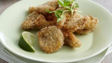 Fried mushrooms with dipping sauce