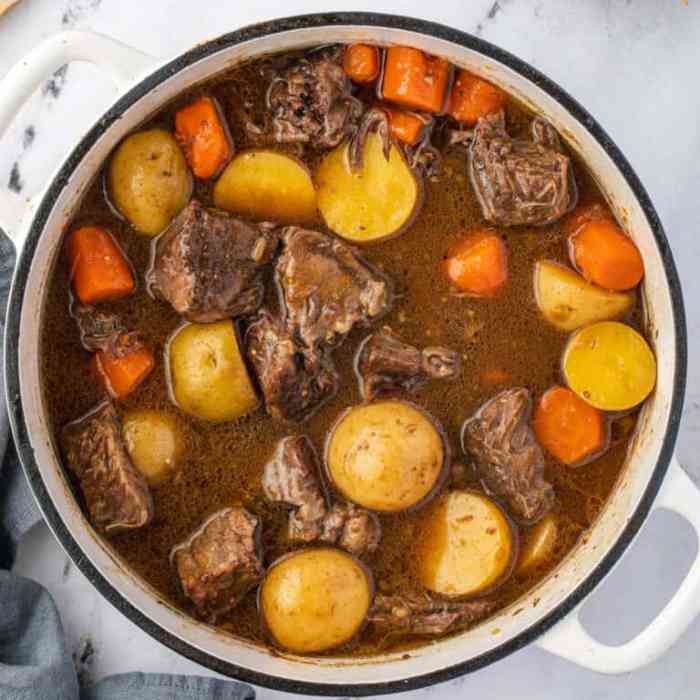 Paulas dutch oven pot roast
