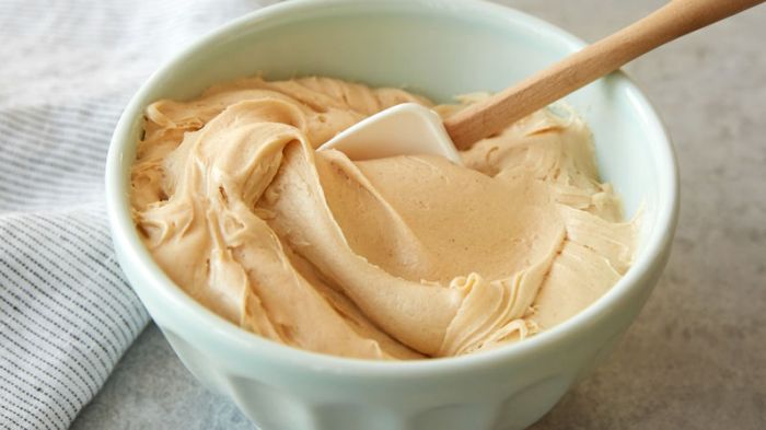 Fluffy peanut butter frosting