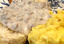 Easy sausage gravy and biscuits