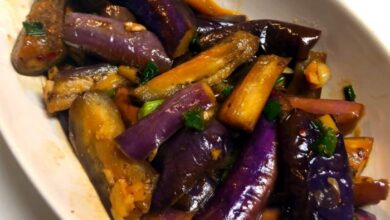 Eggplant with garlic sauce