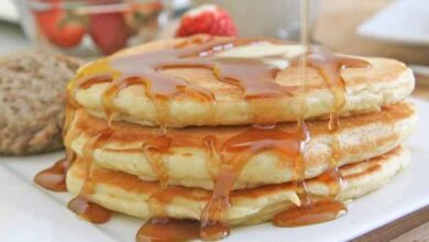 Fluffy maple buttermilk pancakes