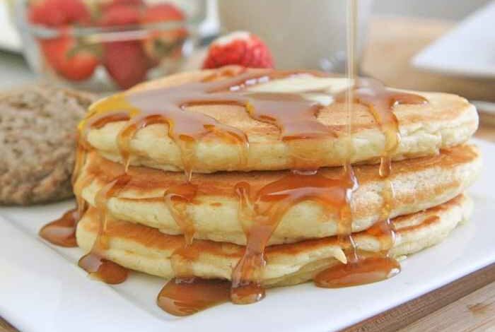 Fluffy maple buttermilk pancakes