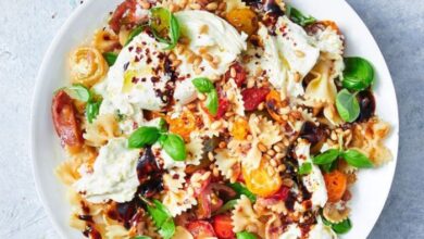 Summer fresh pasta with tomatoes and prosciutto