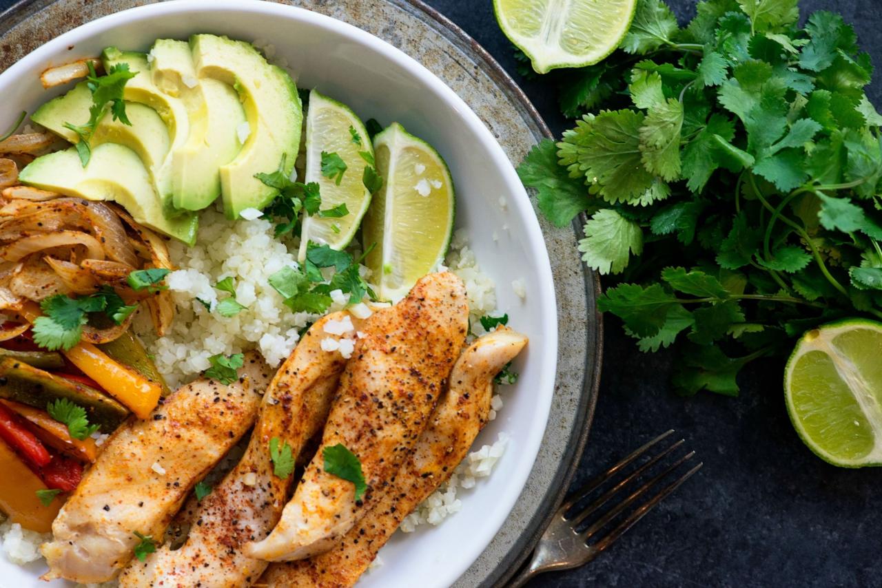 Cauliflower rice and beans fajita bowls