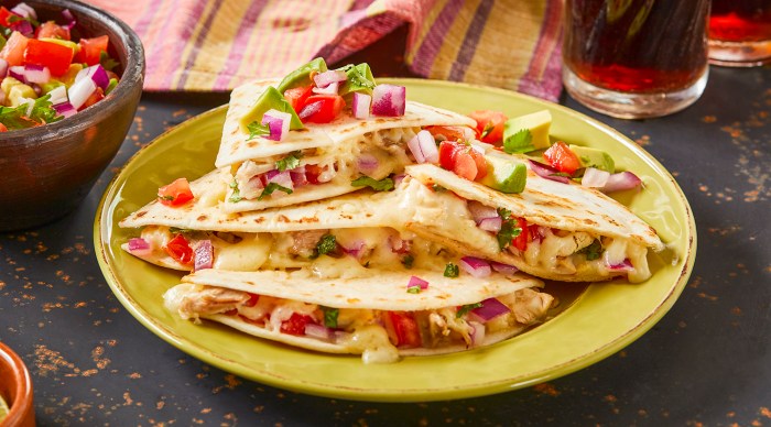 Skillet roasted chicken with pico de gallo