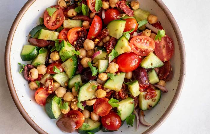 Greek garbanzo bean salad