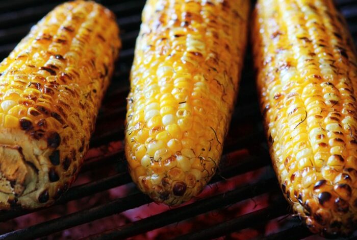 Juicy grilled corn on the cob