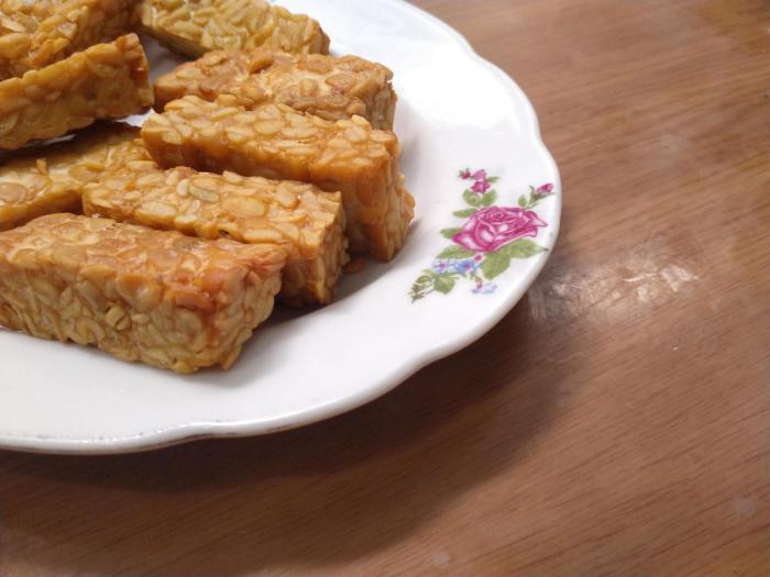 Sweet and spicy tempeh with long beans