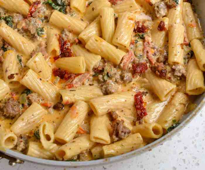 Pasta with italian sausage and pumpkin sauce