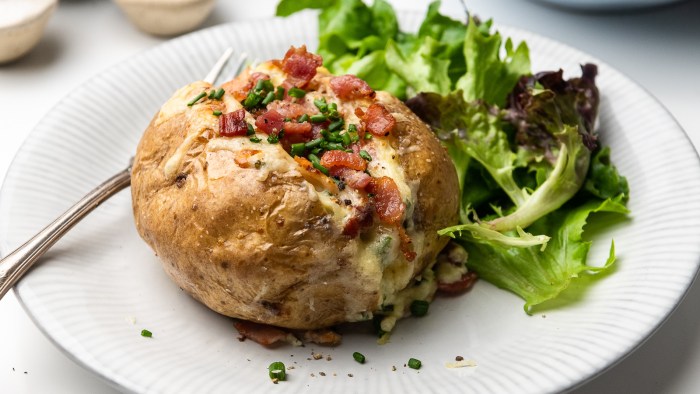 Baked potato salad i