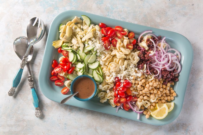 Cold greek tortellini salad