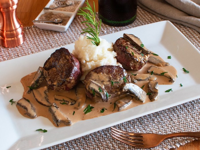 Beef medallions with caramelized pan sauce