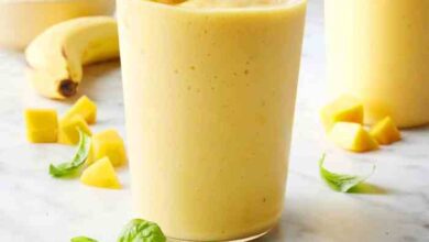 Mango oatmeal breakfast smoothie