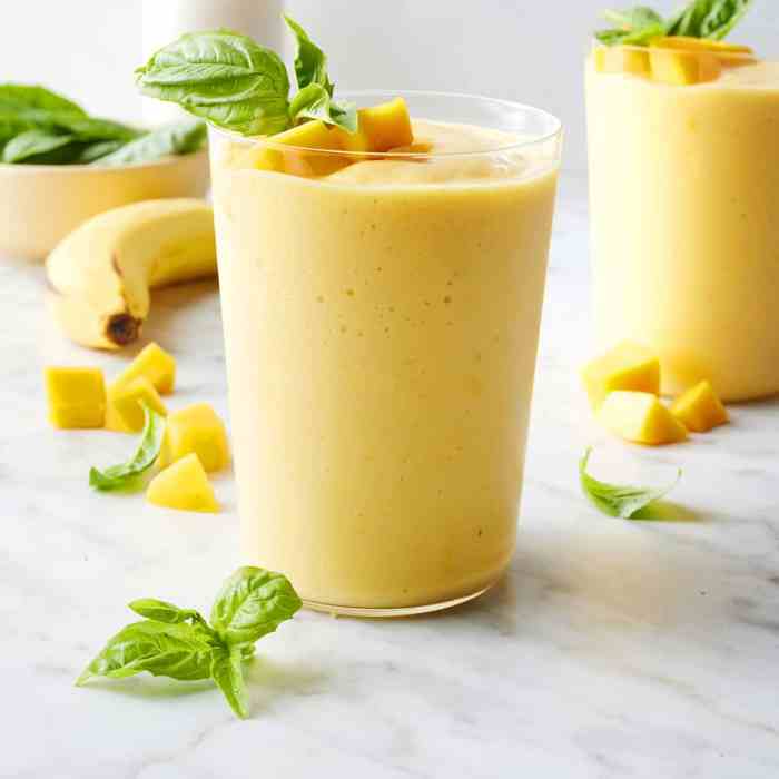 Mango oatmeal breakfast smoothie