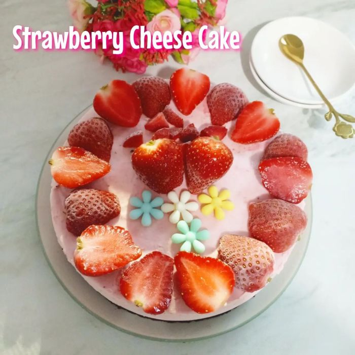 Double layer no bake strawberry cheesecake