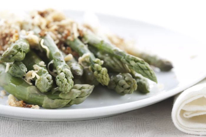 Asparagus with sliced almonds and parmesan cheese