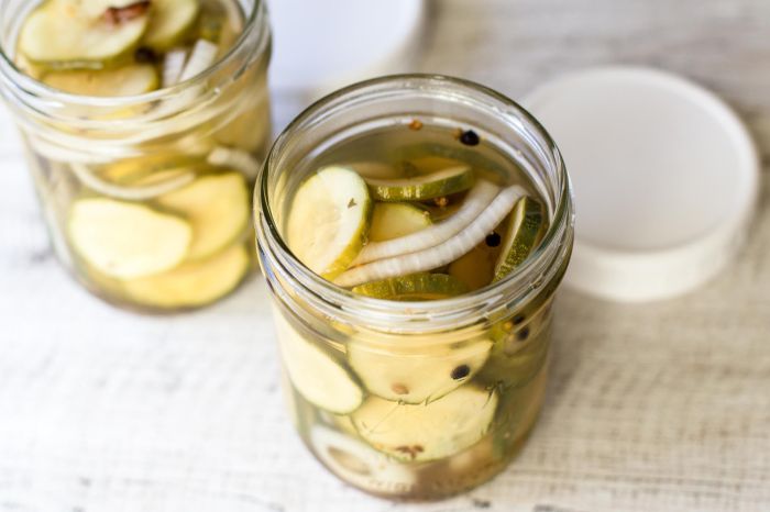 Monas easy refrigerator pickles