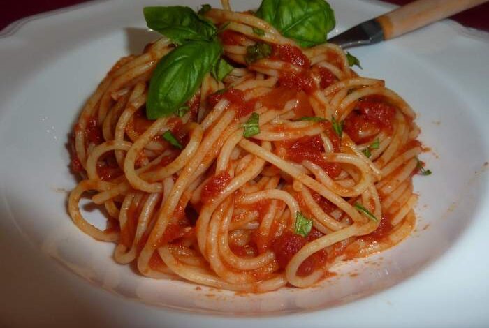 Spaghetti with marinara sauce