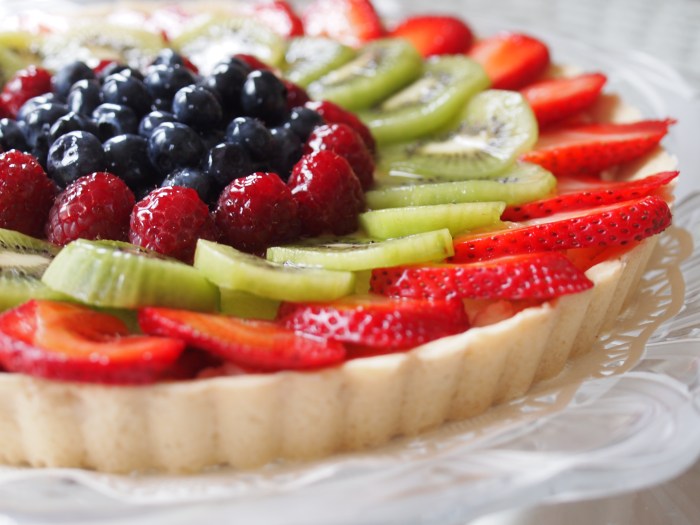 Fresh fruit tart with mascarpone