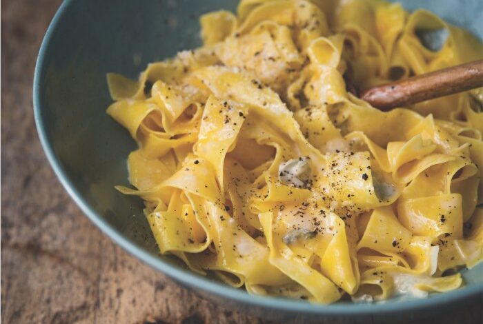 Creamy gorgonzola spinach pasta