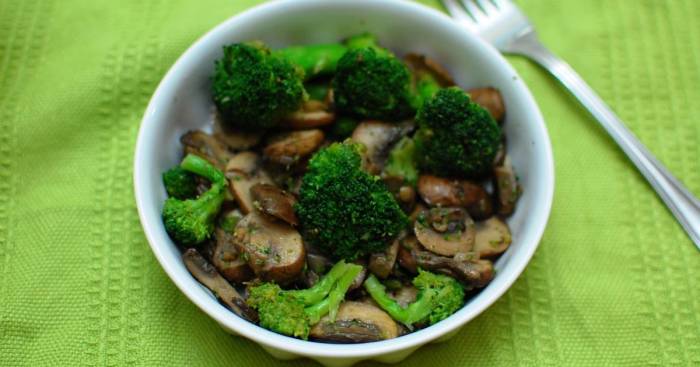 Broccoli and mushroom salad