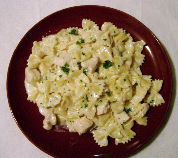 Lemon cream pasta with chicken