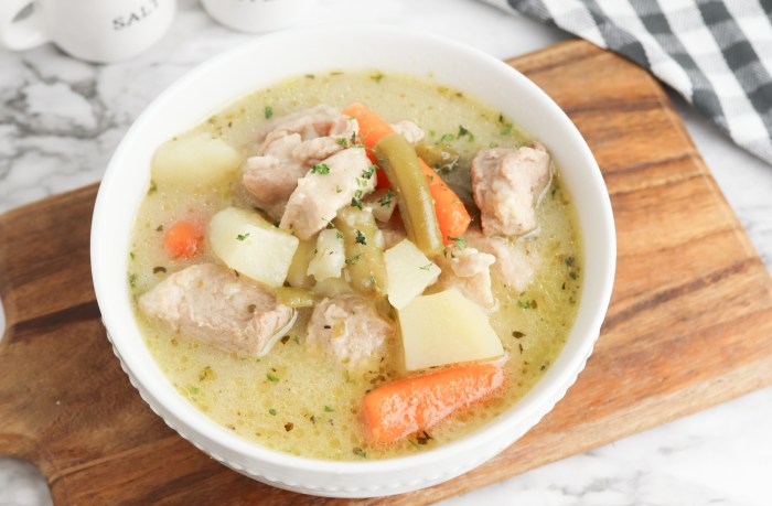 Pork stew in green salsa guisado de puerco con tomatillos