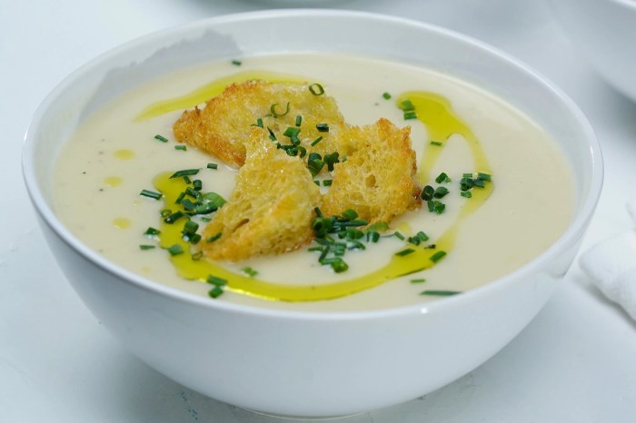Easy leek and potato soup