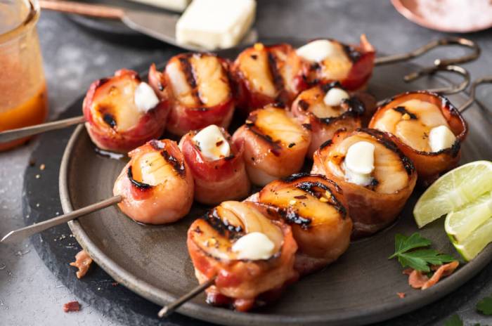 Marinated scallops wrapped in bacon