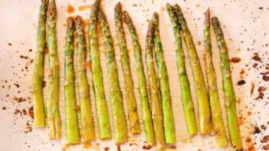 Roasted asparagus with herb goat cheese