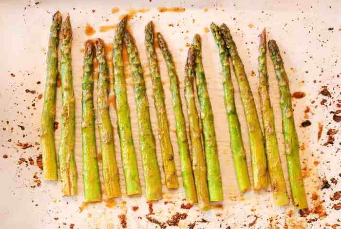 Roasted asparagus with herb goat cheese