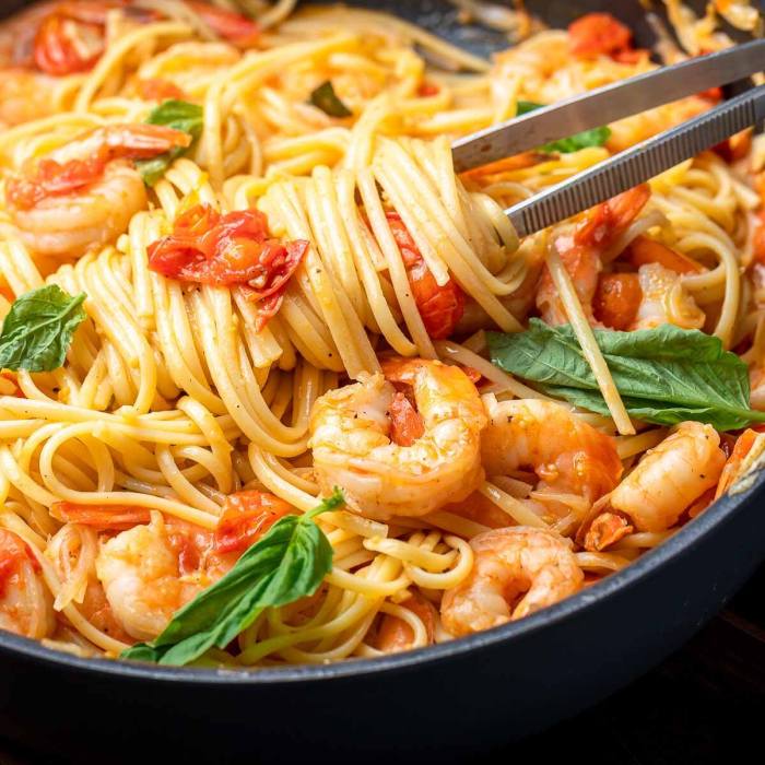 Fresh tomato shrimp pasta