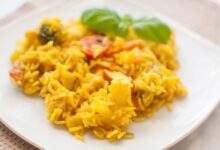 Shadis one pot turmeric chicken and rice