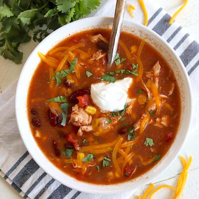 Slow cooker chicken taco soup