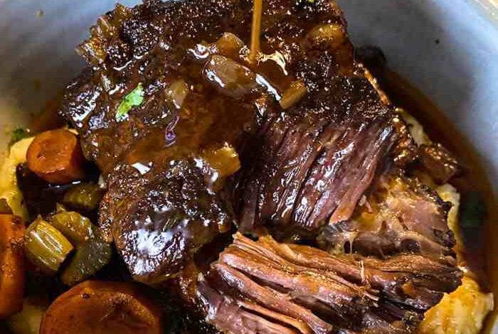 Slow cooker short ribs