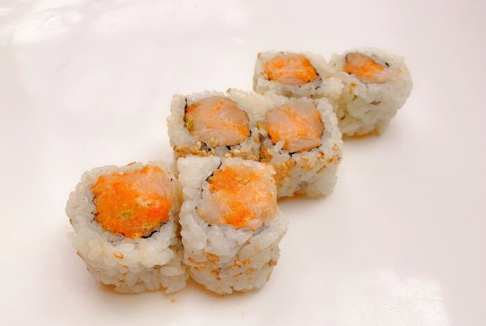 Spicy yellowtail sushi roll