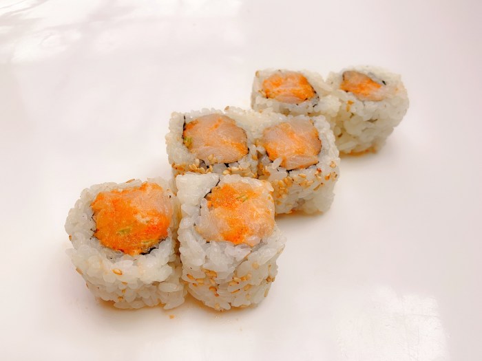 Spicy yellowtail sushi roll