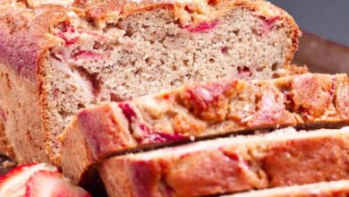 Strawberry banana bread with nuts