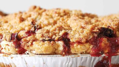 Crumb topped strawberry rhubarb pie