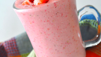 Quick strawberry oatmeal breakfast smoothie