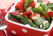 Spinach and strawberry salad