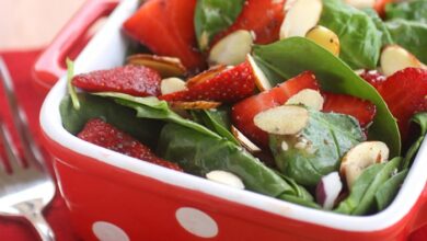 Spinach and strawberry salad