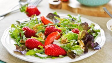 Spring strawberry spinach salad