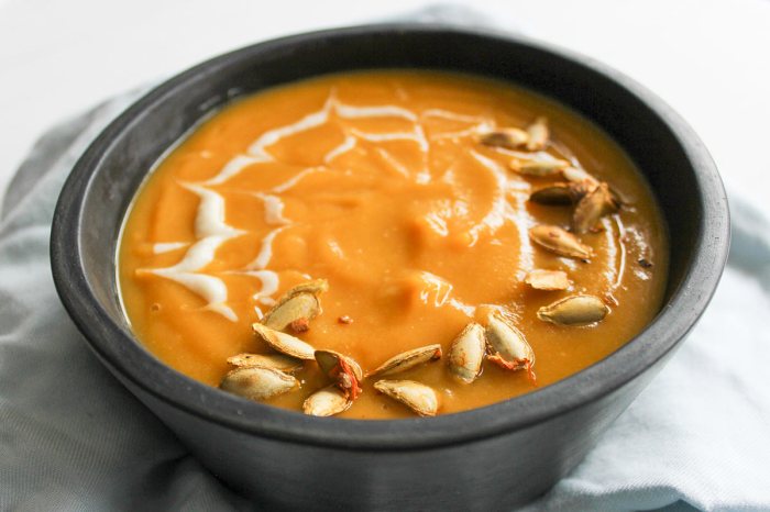 Vegan pumpkin soup with coconut milk