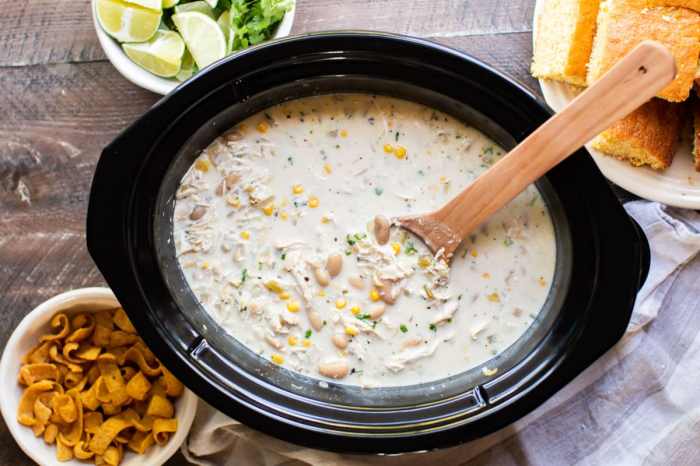 Easy slow cooker white chicken chili