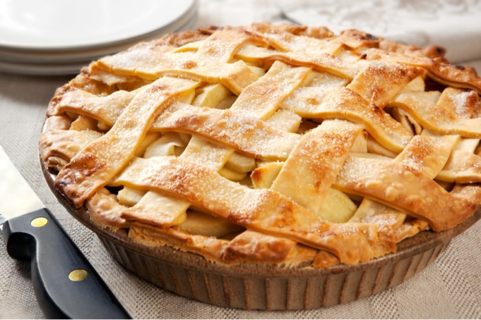 Old fashioned apple pie